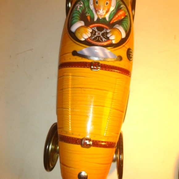 Collector Candy Tin Roadster Rabbit - Picture 6 of 8
